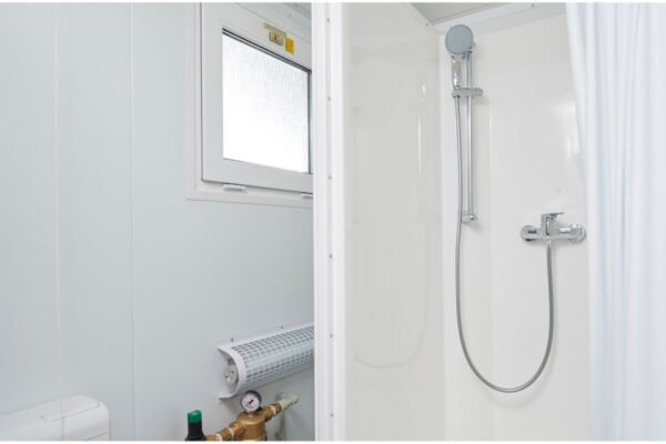 8ft x 5ft Mains Toilet/Shower - Image 2